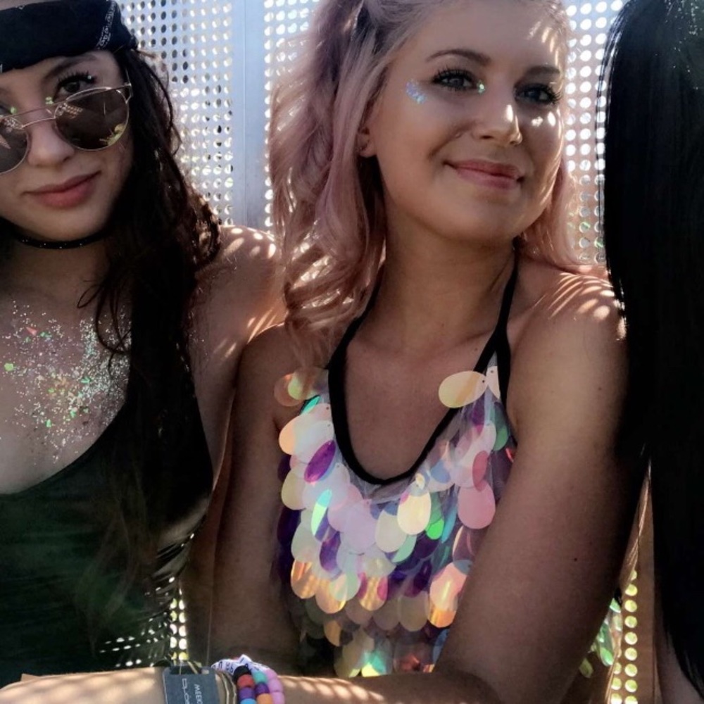 Fun top! - Picture 2 of 3